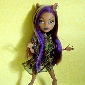 Monster High Clawdeen Wolf Skull Shores with shoes